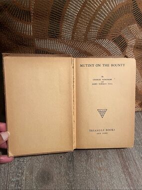 Mutiny on the Bounty by Charles Nordhoff & James Norman Hall Triangle Books 1943